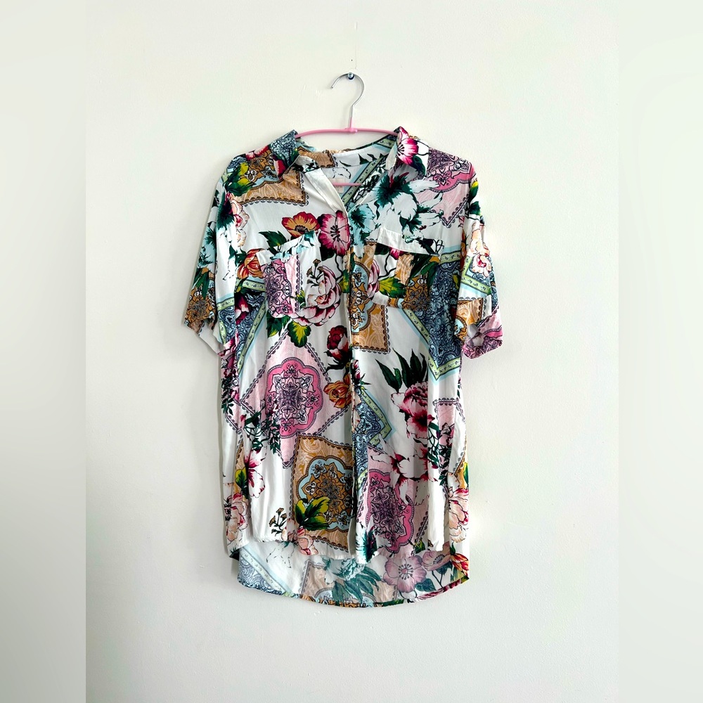 Chico’s Floral Short Sleeve Button Up High Lo Top Size 2P Petite US L